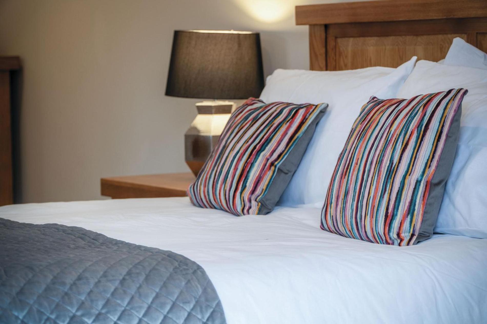 Suite 7 - Sleeping Giant Hotel - Pen Y Cae Inn Брекон Экстерьер фото