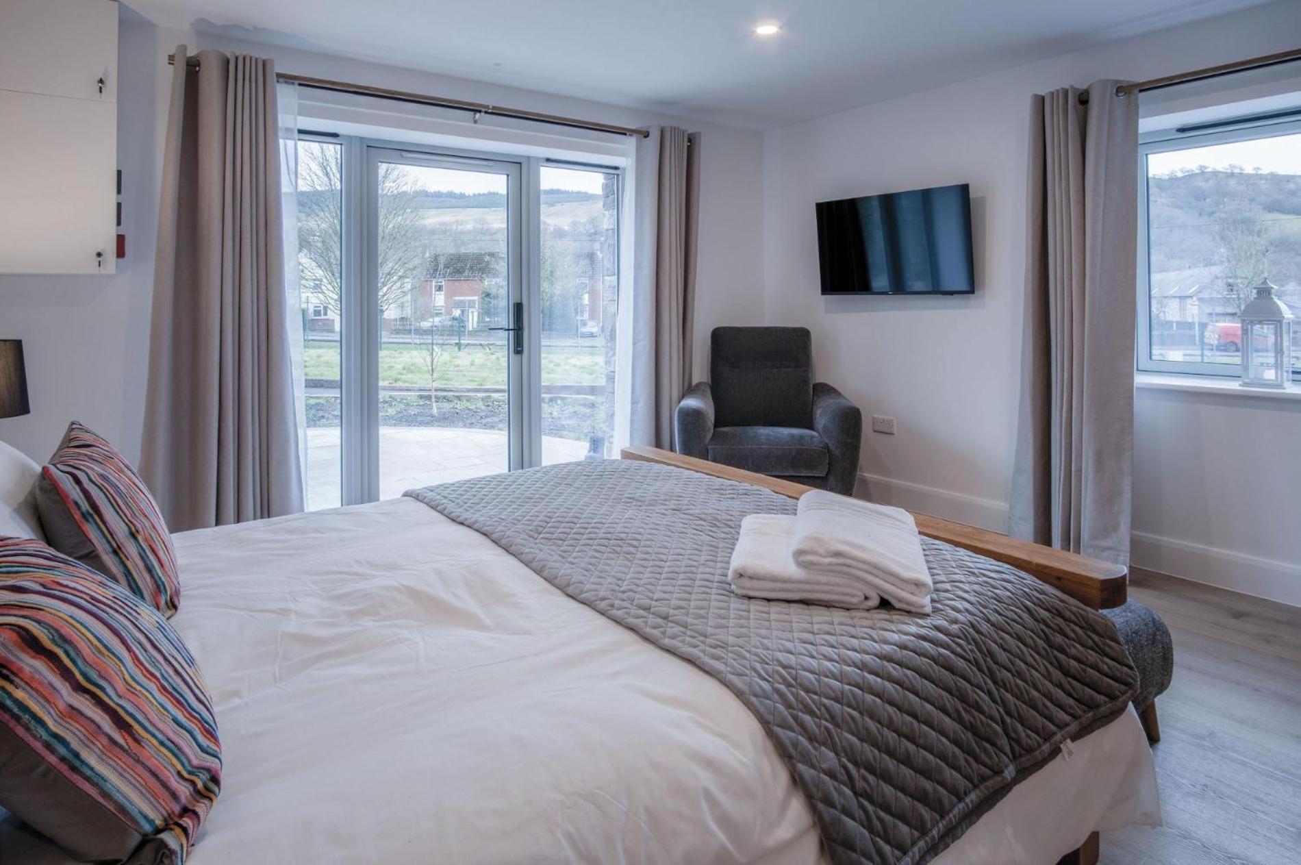 Suite 7 - Sleeping Giant Hotel - Pen Y Cae Inn Брекон Экстерьер фото